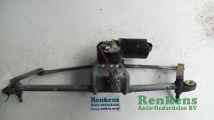 Used Wiper motor + mechanism Renault Clio II (BB/CB) 1.2 16V Price € 35,00 Margin scheme offered by Renkens Auto-Onderdelen B.V.