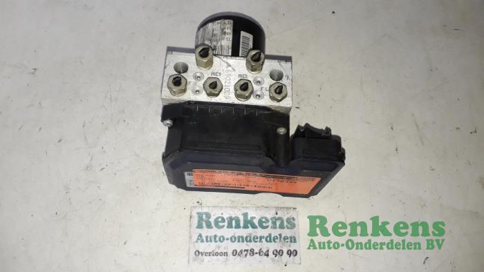 Begagnade ABS-pump Opel Insignia 2.0 CDTI 16V 160 Ecotec Pris € 100,00 Marginaltabell erbjuds av Renkens Auto-Onderdelen B.V.