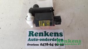 Used Windscreen washer pump Hyundai Matrix 1.8 16V Price € 7,50 Margin scheme offered by Renkens Auto-Onderdelen B.V.