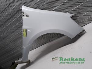 Used Front wing, right Renault Clio III (BR/CR) 1.5 dCi 70 Price on request offered by Renkens Auto-Onderdelen B.V.