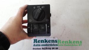 Usados Interruptor de luz Opel Astra G (F67) 1.8 16V Precio € 20,00 Norma de margen ofrecido por Renkens Auto-Onderdelen B.V.