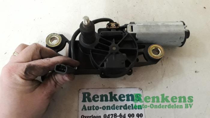 Rear wiper motor from a Smart Fortwo Coupé (450.3) 0.8 CDI 2007