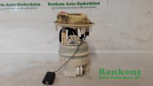 Used Petrol pump Peugeot 307 SW (3H) 1.6 16V Price € 30,00 Margin scheme offered by Renkens Auto-Onderdelen B.V.