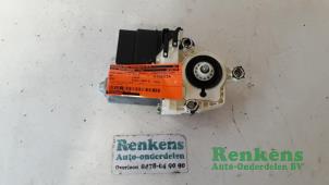 Używane Silnik szyby drzwiowej Volkswagen Golf V (1K1) 2.0 TDI 16V Cena € 25,00 Procedura marży oferowane przez Renkens Auto-Onderdelen B.V.