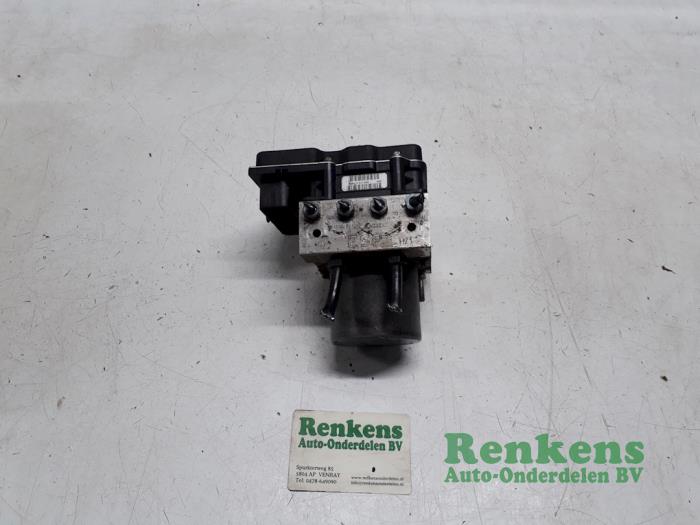 Begagnade ABS-pump Audi A6 Avant (C6) 2.7 TDI V6 24V Pris € 85,00 Marginaltabell erbjuds av Renkens Auto-Onderdelen B.V.