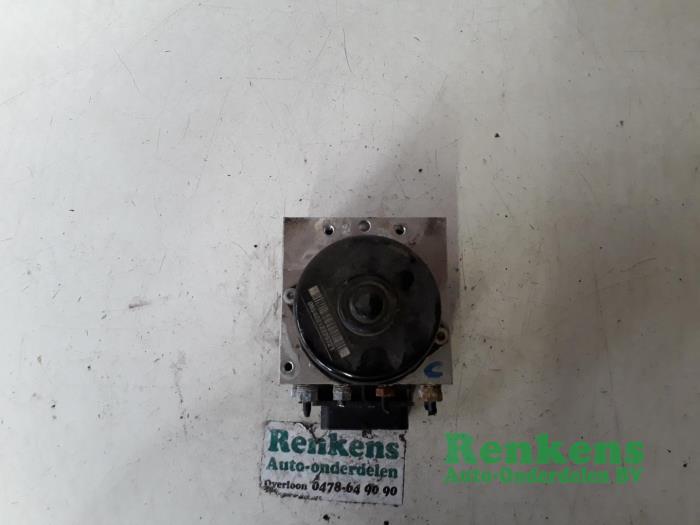 Używane Pompa ABS Peugeot 106 II 1.1 XN,XR,XT,Accent Cena € 60,00 Procedura marży oferowane przez Renkens Auto-Onderdelen B.V.