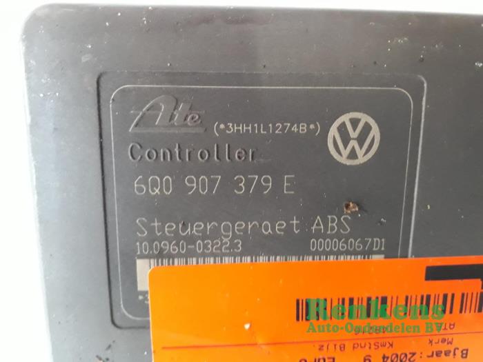 Używane Pompa ABS Volkswagen Polo IV (9N1/2/3) 1.2 12V Cena € 50,00 Procedura marży oferowane przez Renkens Auto-Onderdelen B.V.