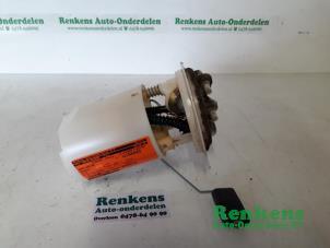 Used Petrol pump Renault Clio II (BB/CB) 1.2 Price € 30,00 Margin scheme offered by Renkens Auto-Onderdelen B.V.
