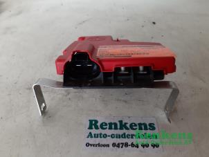 Usagé Boîte à fusibles Renault Kangoo/Grand Kangoo (KW) 1.2 16V TCE Prix € 40,00 Règlement à la marge proposé par Renkens Auto-Onderdelen B.V.
