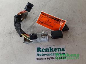 Used Ignition lock + key Renault Clio (B/C57/357/557/577) 1.4 RN,RT,S,Autom.Kat. Price € 20,00 Margin scheme offered by Renkens Auto-Onderdelen B.V.