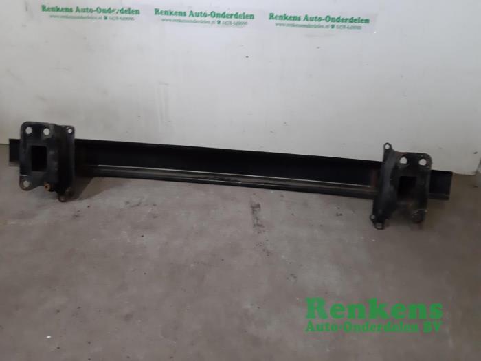 Front bumper frame from a Volkswagen Polo Fun 1.4 TDI 2005