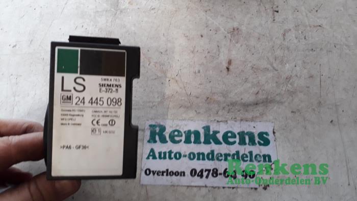 Ordenador de gestión de motor de un Opel Corsa C (F08/68) 1.0 12V 2002