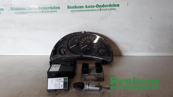 Ordenador de gestión de motor de un Opel Corsa C (F08/68) 1.0 12V 2002