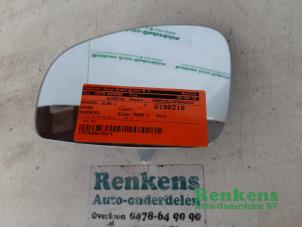 Używane Szyba lusterka lewego Skoda Roomster (5J) 1.4 16V Cena € 20,00 Procedura marży oferowane przez Renkens Auto-Onderdelen B.V.