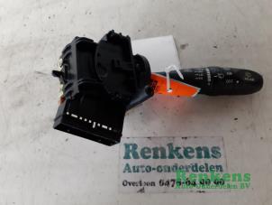 Używane Przelacznik wycieraczki Hyundai Getz 1.1i 12V Cena € 25,00 Procedura marży oferowane przez Renkens Auto-Onderdelen B.V.
