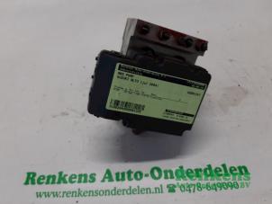 Usagé Bloc ABS Suzuki Alto (RF410) 1.1 16V Prix € 50,00 Règlement à la marge proposé par Renkens Auto-Onderdelen B.V.