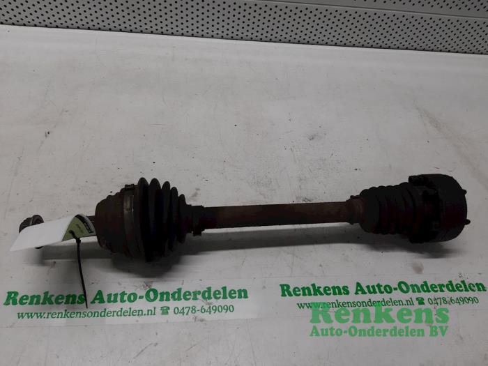 Usagé Arbre de transmission avant gauche Volkswagen Polo III (6N1) 1.4i 60 Prix € 30,00 Règlement à la marge proposé par Renkens Auto-Onderdelen B.V.