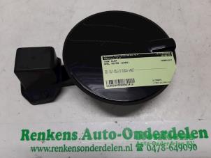 Usagé Clapet réservoir Opel Astra H Twin Top (L67) 1.9 CDTi 16V Prix € 20,00 Règlement à la marge proposé par Renkens Auto-Onderdelen B.V.