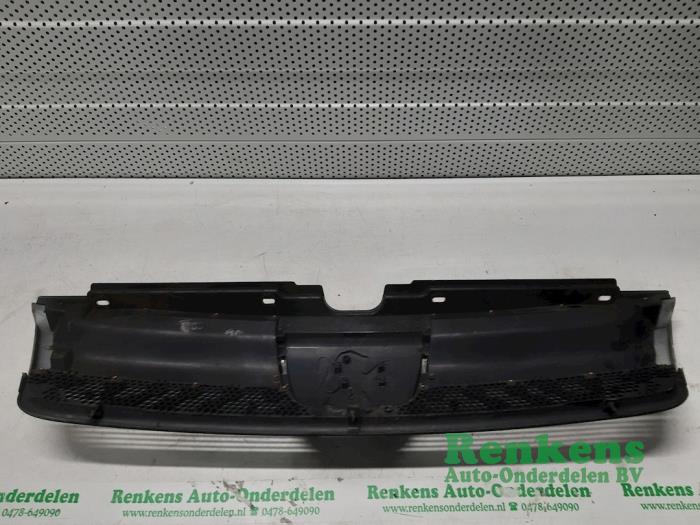 Grille Peugeot Boxer 2.8 HDi 127 - Renkens Auto-Onderdelen B.V.