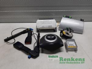 Usados Juego y módulo de airbag BMW Mini One/Cooper (R50) 1.6 16V One Precio € 275,00 Norma de margen ofrecido por Renkens Auto-Onderdelen B.V.