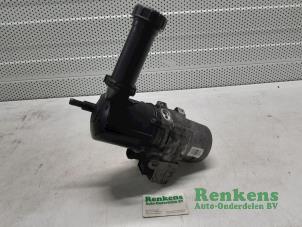 Used Power steering pump Peugeot 307 CC (3B) 2.0 HDIF 16V Price € 75,00 Margin scheme offered by Renkens Auto-Onderdelen B.V.