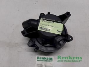 Usagé Moteur de ventilation chauffage Fiat Doblo (223A/119) 1.3 JTD 16V Multijet DPF Prix € 35,00 Règlement à la marge proposé par Renkens Auto-Onderdelen B.V.