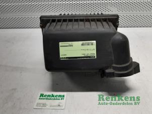 Używane Obudowa filtra powietrza Peugeot 307 SW (3H) 2.0 HDi 135 16V FAP Cena € 40,00 Procedura marży oferowane przez Renkens Auto-Onderdelen B.V.