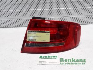 Używane Tylne swiatlo pozycyjne prawe Audi A4 (B8) 1.8 TFSI 16V Cena € 35,00 Procedura marży oferowane przez Renkens Auto-Onderdelen B.V.