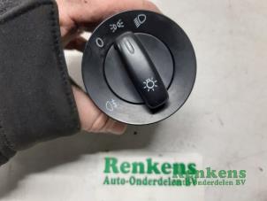 Używane Przelacznik swiatel Volkswagen Jetta III (1K2) 1.9 TDI Cena € 25,00 Procedura marży oferowane przez Renkens Auto-Onderdelen B.V.