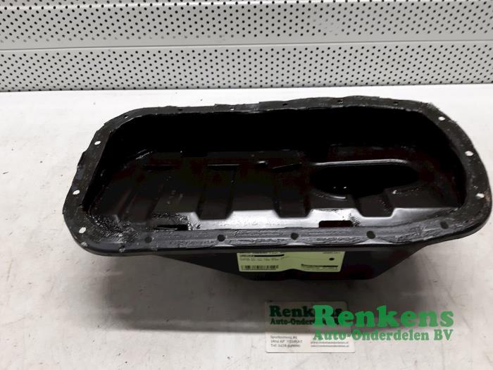 Usagé Couvercle carter Dacia Sandero I (BS) 1.2 16V Prix € 65,00 Règlement à la marge proposé par Renkens Auto-Onderdelen B.V.
