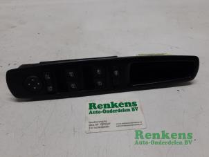 Usados Interruptor de ventanilla eléctrica Renault Scénic III (JZ) 1.5 dCi 105 Precio € 35,00 Norma de margen ofrecido por Renkens Auto-Onderdelen B.V.