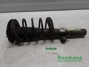 Used Front shock absorber rod, right Peugeot 206+ (2L/M) 1.4 XS Price € 30,00 Margin scheme offered by Renkens Auto-Onderdelen B.V.