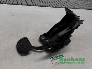 Used Brake pedal Renault Laguna III Estate (KT) 2.0 dCi 16V 175 FAP Price € 40,00 Margin scheme offered by Renkens Auto-Onderdelen B.V.