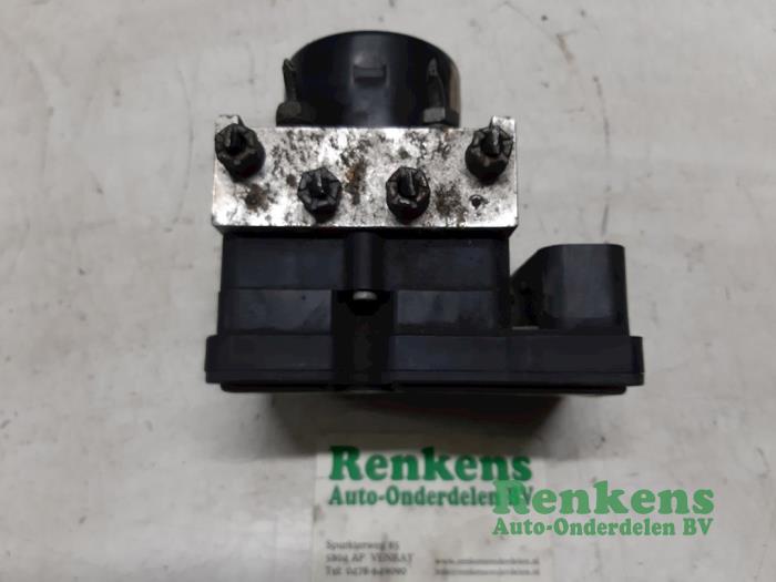 Używane Pompa ABS Renault Twingo II (CN) 1.5 dCi 70 Cena € 60,00 Procedura marży oferowane przez Renkens Auto-Onderdelen B.V.