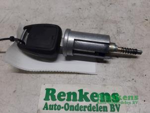 Usagé Serrure de contact + clé Opel Astra G (F08/48) 1.6 16V Prix € 20,00 Règlement à la marge proposé par Renkens Auto-Onderdelen B.V.