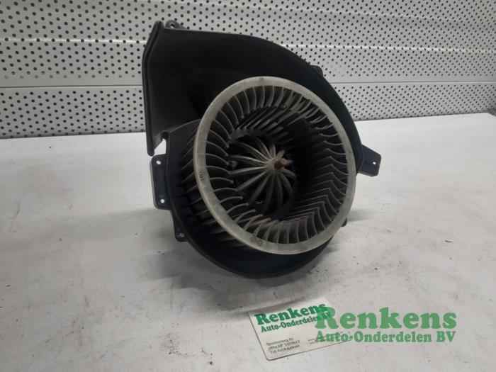 Heating and ventilation fan motor from a Volkswagen Polo IV (9N1/2/3) 1.2 2004