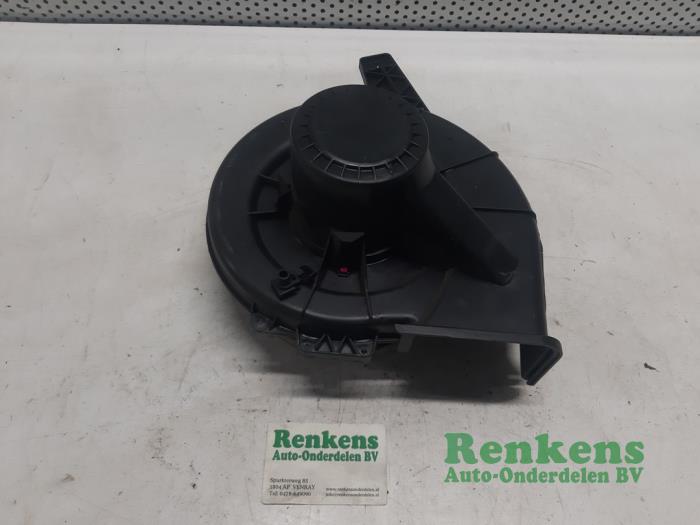 Heating and ventilation fan motor from a Volkswagen Polo IV (9N1/2/3) 1.2 2004