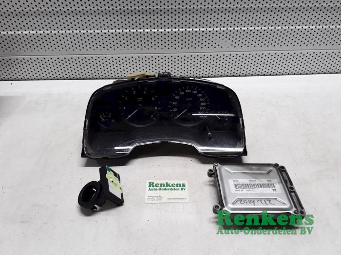 Engine management computer Opel Zafira 2.2 16V 12202143 Z22SE