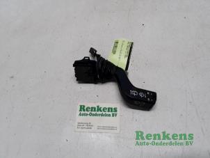 Usados Interruptor de limpiaparabrisas Opel Zafira (F75) 2.2 16V Precio € 25,00 Norma de margen ofrecido por Renkens Auto-Onderdelen B.V.