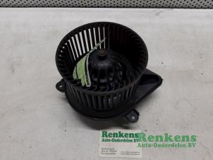 Usados Motor de ventilador de calefactor Renault Megane (BA/SA) 1.4 16V Precio € 35,00 Norma de margen ofrecido por Renkens Auto-Onderdelen B.V.