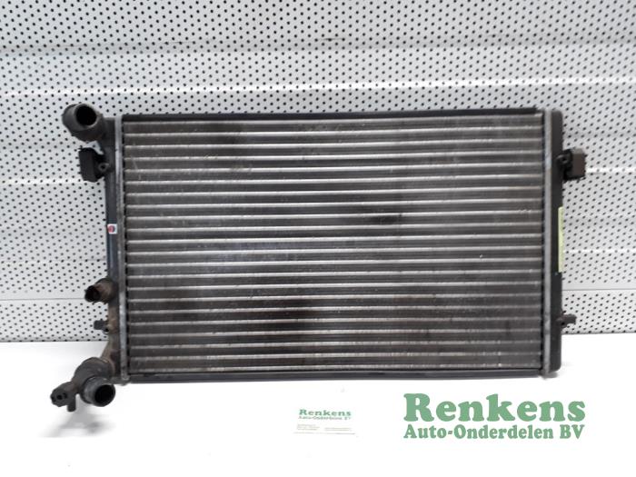 Usagé Radiateur Audi A3 (8L1) 1.6 Prix € 30,00 Règlement à la marge proposé par Renkens Auto-Onderdelen B.V.