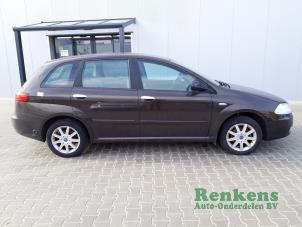Used Front wing, right Fiat Croma (194) 2.2 MPI 16V Price on request offered by Renkens Auto-Onderdelen B.V.