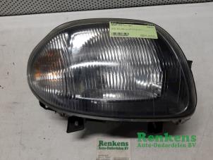 Used Headlight, right Renault Clio II (BB/CB) 1.4 Price € 25,00 Margin scheme offered by Renkens Auto-Onderdelen B.V.