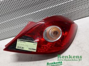 Usagé Feu arrière secondaire droit Opel Corsa D 1.2 16V Prix € 40,00 Règlement à la marge proposé par Renkens Auto-Onderdelen B.V.