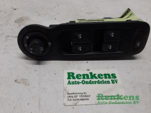Used Electric window switch Renault Modus/Grand Modus (JP) 1.2 16V TCe Price € 20,00 Margin scheme offered by Renkens Auto-Onderdelen B.V.