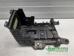 Usados Caja de batería Audi A3 Sportback (8PA) 2.0 TDI DPF Precio € 25,00 Norma de margen ofrecido por Renkens Auto-Onderdelen B.V.