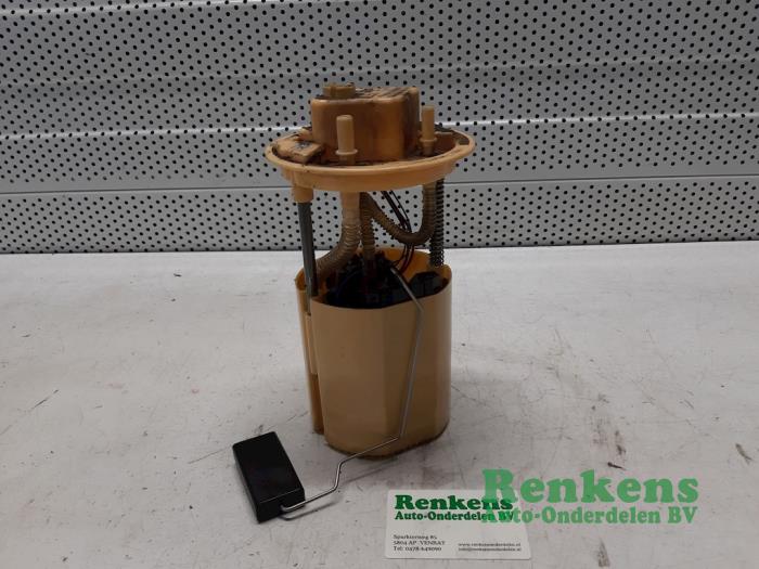 Usagé Pompe diesel Opel Corsa D 1.3 CDTi 16V Ecotec Prix € 40,00 Règlement à la marge proposé par Renkens Auto-Onderdelen B.V.