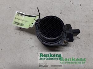 Usados Medidor de masa de aire Volkswagen Golf IV (1J1) 2.0 Precio € 35,00 Norma de margen ofrecido por Renkens Auto-Onderdelen B.V.