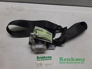Used Front seatbelt, left Opel Vectra C 2.2 16V Price € 35,00 Margin scheme offered by Renkens Auto-Onderdelen B.V.