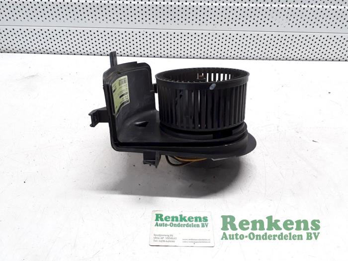 Heating and ventilation fan motor from a Volkswagen Polo III Classic (6KV2) 1.4i 60 1997